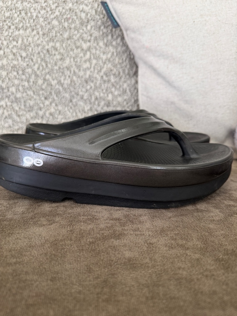 OOFOS Black platform flip flop - Picture 2 of 4
